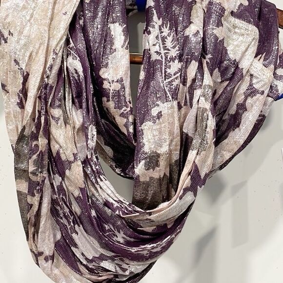 Apt. 9 Infinity Women’s Scarf Metallic Sheen Floral One Size - Picture 2 of 8